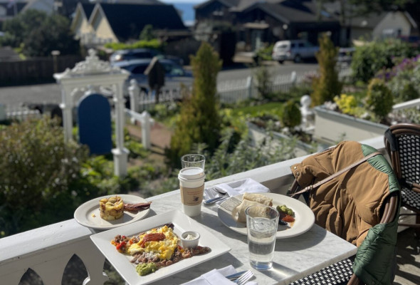 Jetsetting Fashionista / Mendocino Dining Guide California
