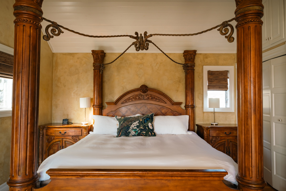 The Honeymoon Suite Photo 5