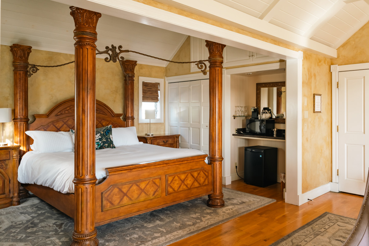 The Honeymoon Suite Photo 1