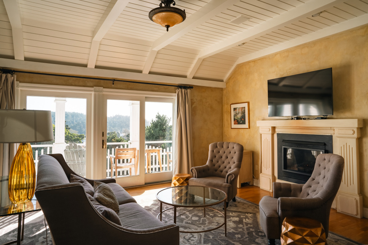 The Honeymoon Suite Photo 2